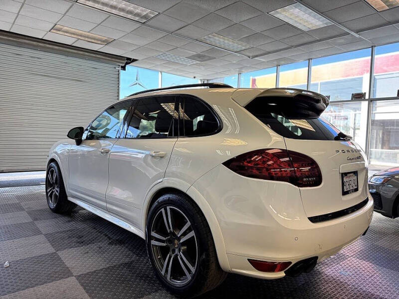 2014 Porsche Cayenne GTS