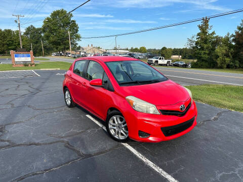 2012 Toyota Yaris 5-Door LE