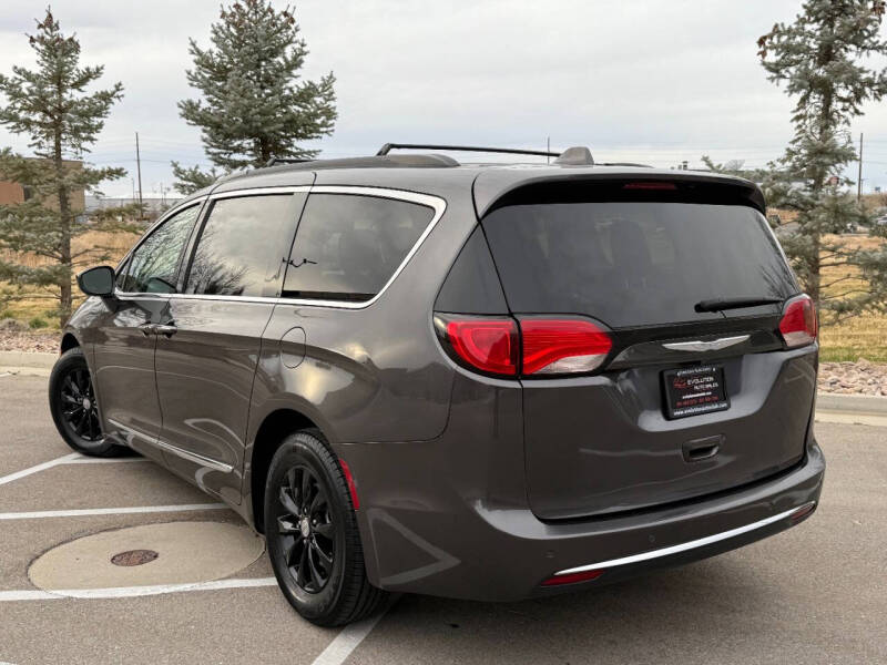 2017 Chrysler Pacifica Touring-L