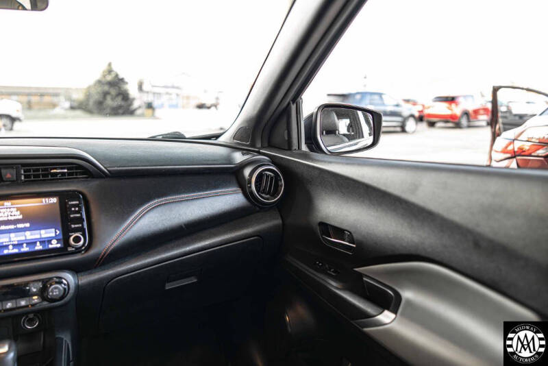 2021 Nissan Kicks SR