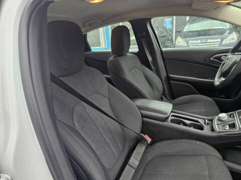 2016 Chrysler 200 LX