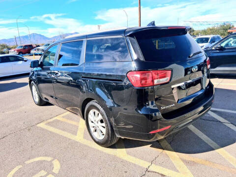 2017 Kia Sedona LX