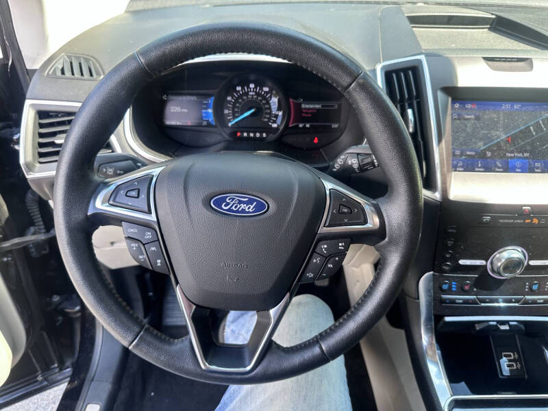 2020 Ford Edge Titanium