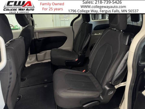 2021 Chrysler Voyager LX