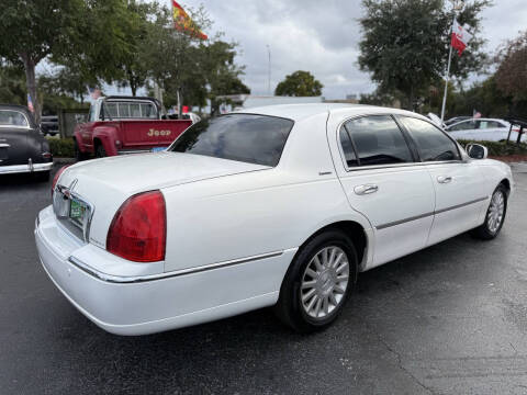 2003 Lincoln Town Car Signature