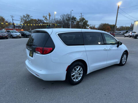 2024 Chrysler Voyager LX