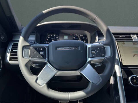 2025 Land Rover Discovery P300 Dynamic SE