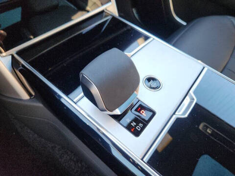 2025 Land Rover Range Rover P530 SE LWB