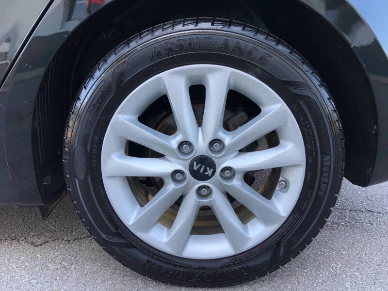 2017 Kia Forte5 LX