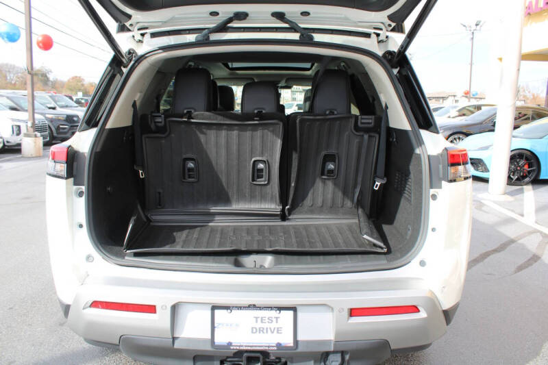 2023 Nissan Pathfinder Platinum