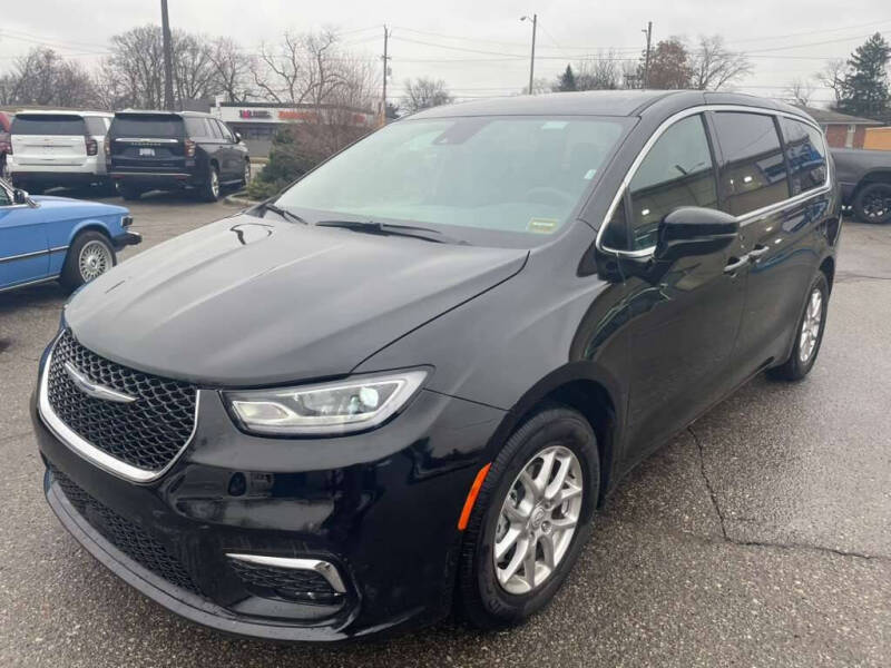 2025 Chrysler Pacifica Select