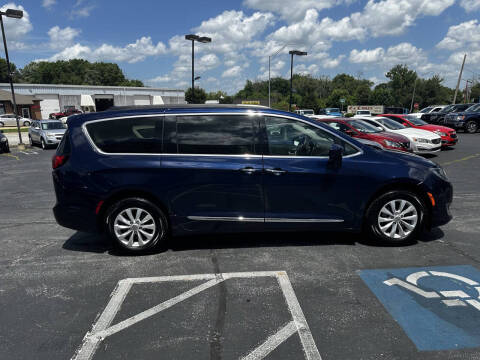 2017 Chrysler Pacifica Touring-L