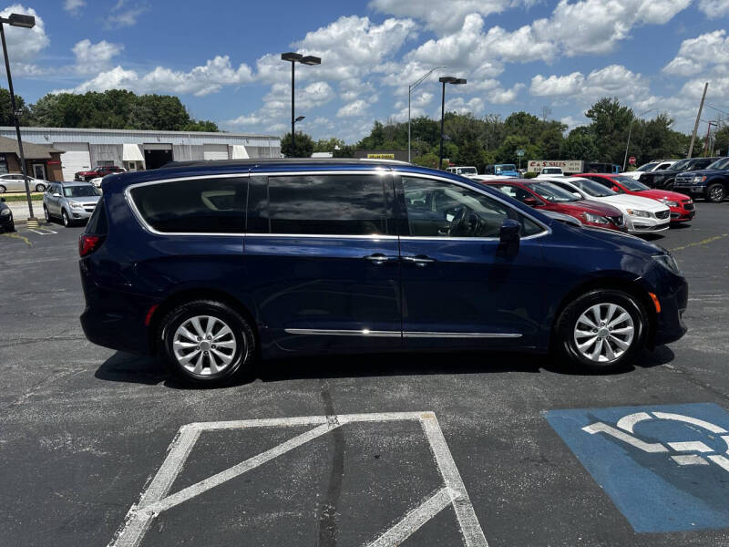 2017 Chrysler Pacifica Touring-L