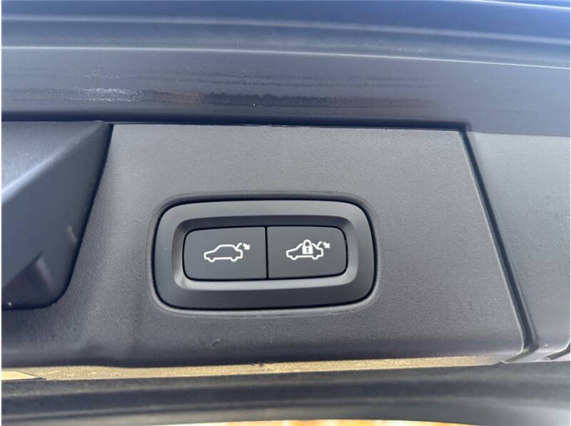 2020 Volvo V90 Cross Country T6