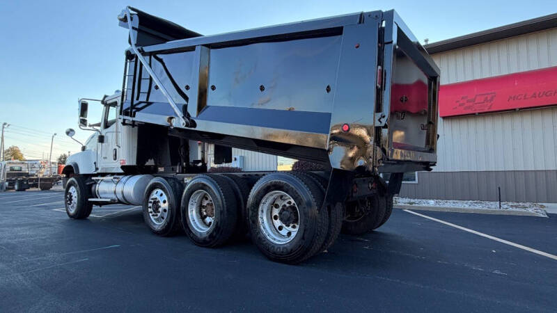 2019 International HX515