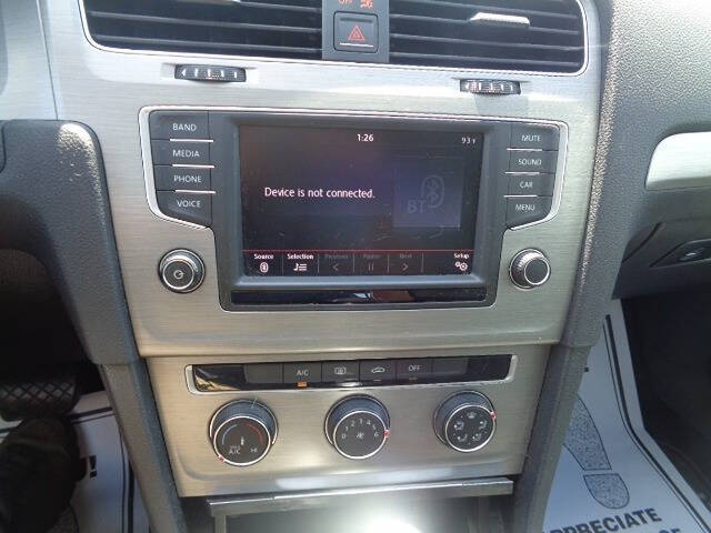 2016 Volkswagen Golf TSI SE