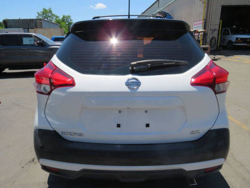 2020 Nissan Kicks SR