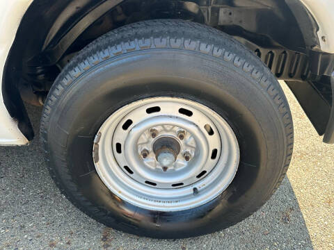 2003 Ford E-Series E-150 Base