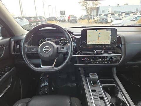 2023 Nissan Pathfinder SL