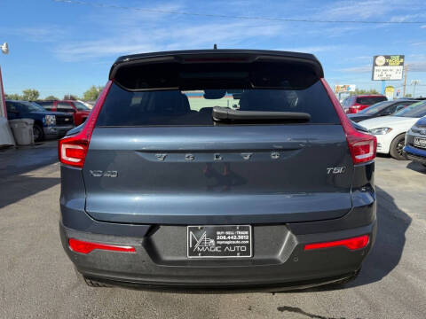 2022 Volvo XC40 T5 R-Design