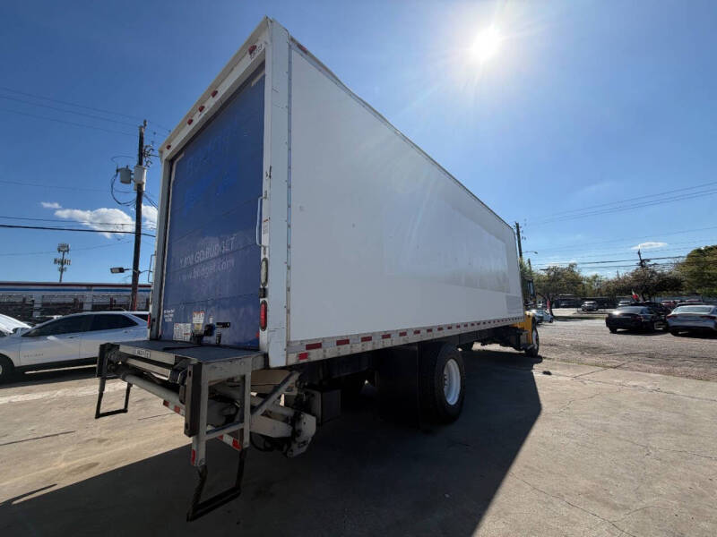 2019 Freightliner M2 106