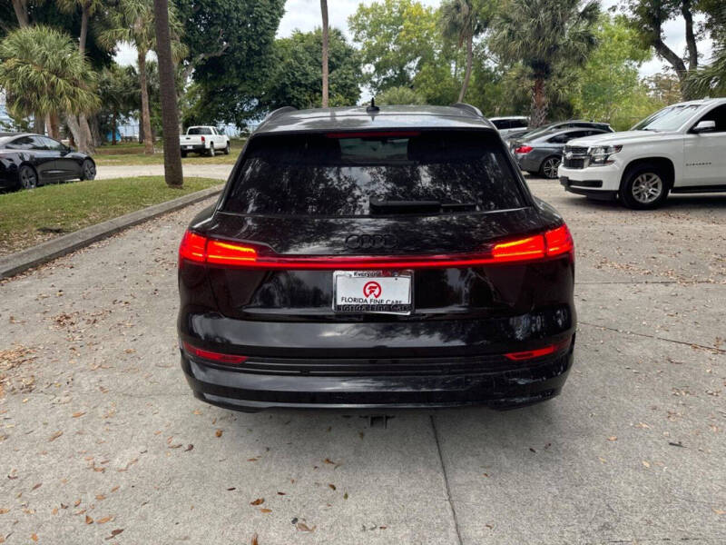 2021 Audi e-tron quattro Premium