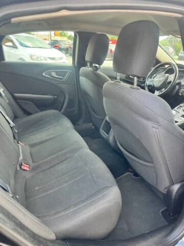 2016 Chrysler 200 Limited