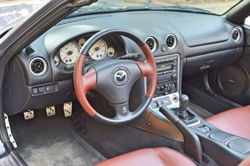 2002 Mazda Miata SE photo 47