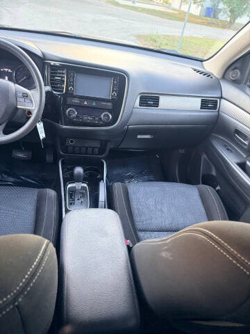 2018 Mitsubishi Outlander ES