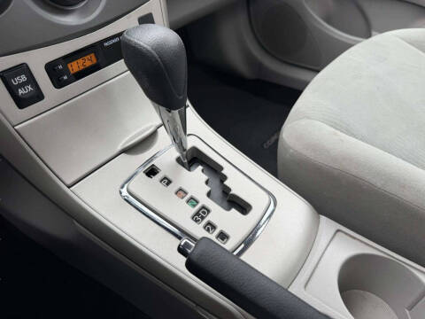 2011 Toyota Corolla LE