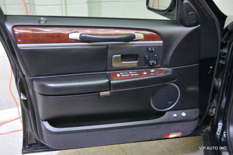 2005 Lincoln Town Car Signature Limited