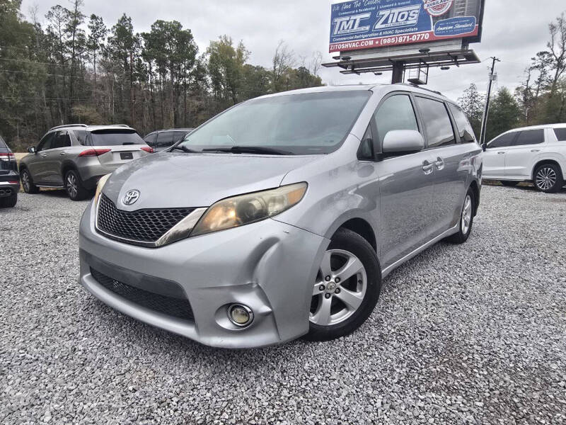 2011 Toyota Sienna SE's photo