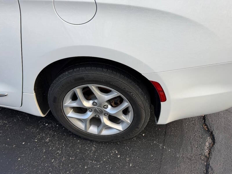 2017 Chrysler Pacifica Touring-L