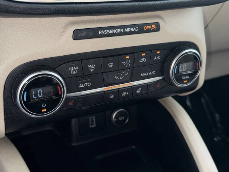 2020 Ford Escape Hybrid Titanium