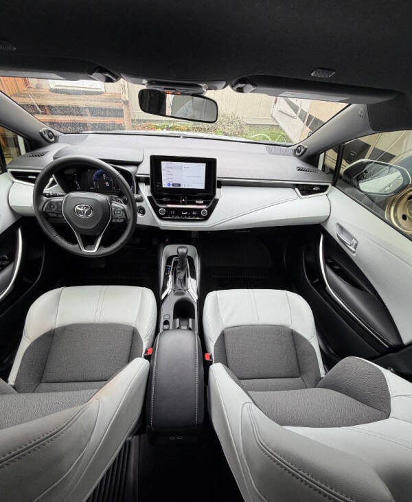 2025 Toyota Corolla Hatchback XSE