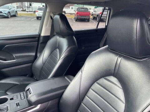 2022 Toyota Highlander Hybrid XLE