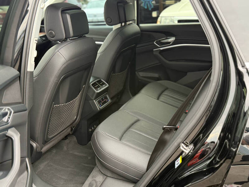 2019 Audi e-tron quattro Premium Plus