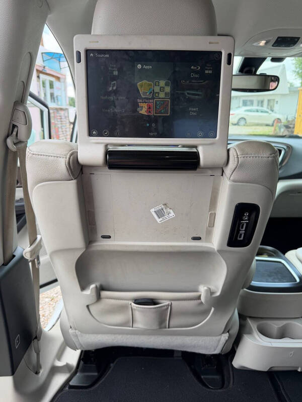2017 Chrysler Pacifica Touring-L Plus