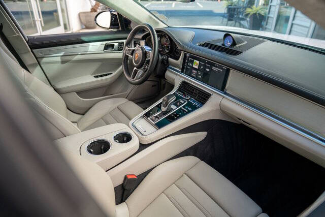 2018 Porsche Panamera 11