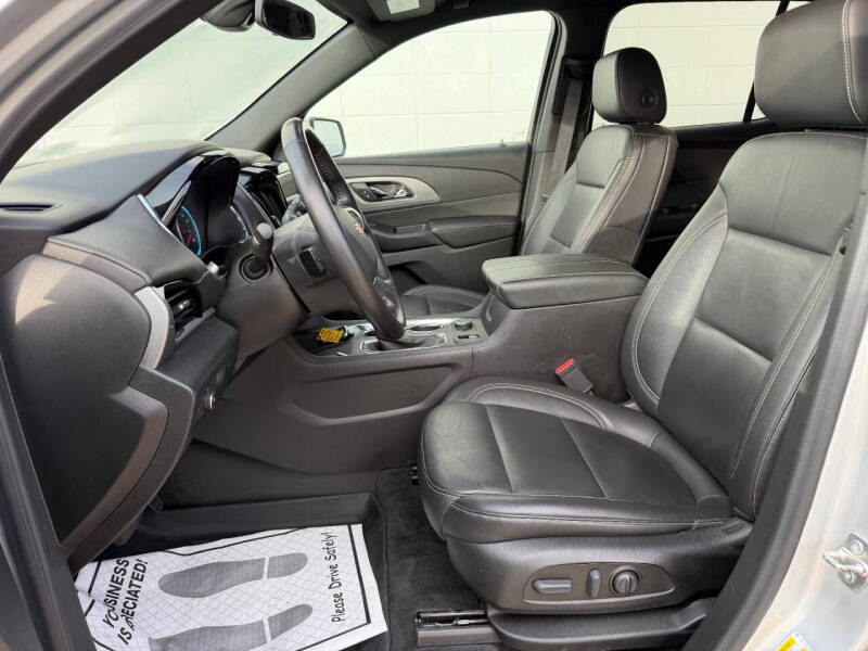 2022 Chevrolet Traverse LT Leather