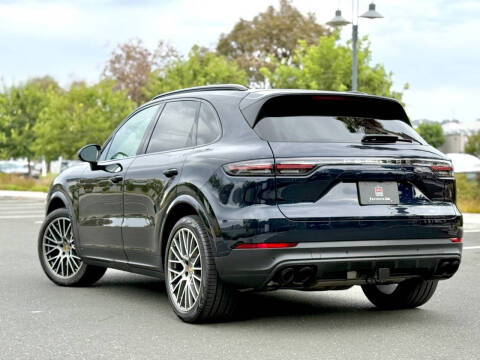 2022 Porsche Cayenne Platinum Edition