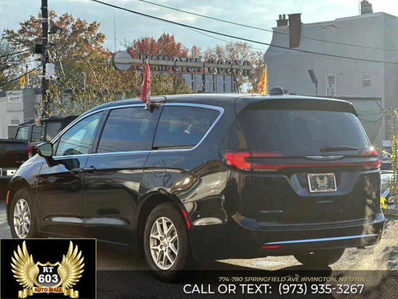 2024 Chrysler Pacifica Touring L