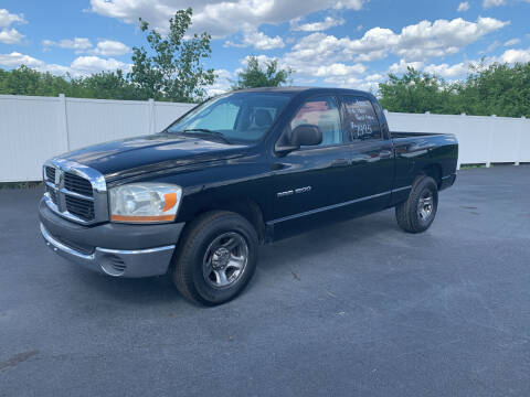 2006 Dodge Ram Pickup 1500 for sale at Caps Cars Of Taylorville in Taylorville IL