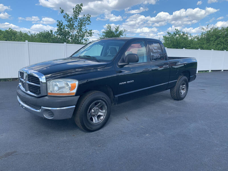 2006 Dodge Ram Pickup 1500 for sale at Caps Cars Of Taylorville in Taylorville IL