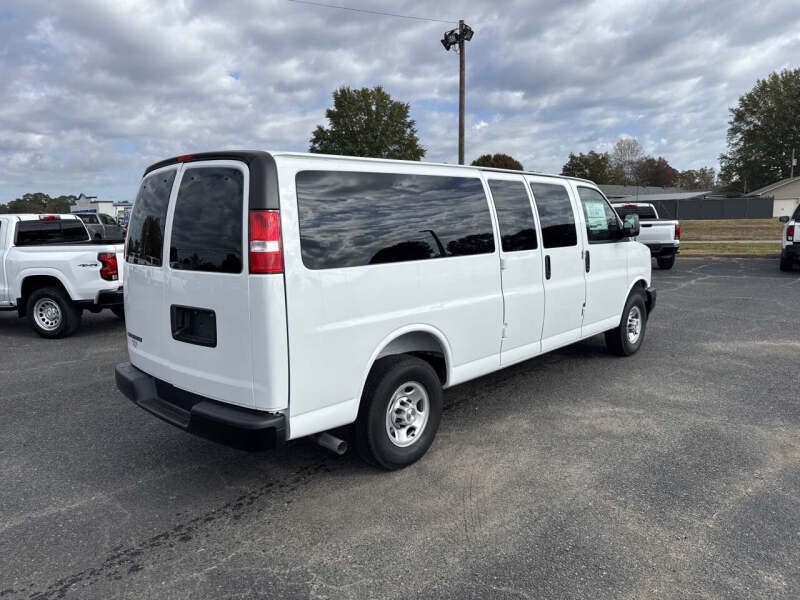 2025 Chevrolet Express LS 3500
