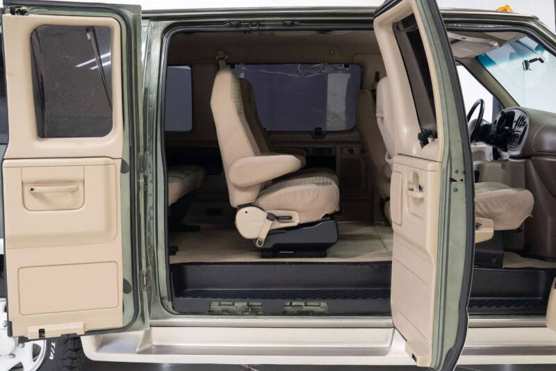 2002 Ford E-Series E-350 SD XLT