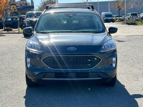 2022 Ford Escape Hybrid Titanium