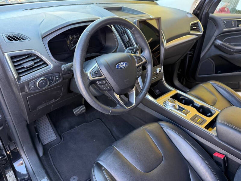 2022 Ford Edge Titanium