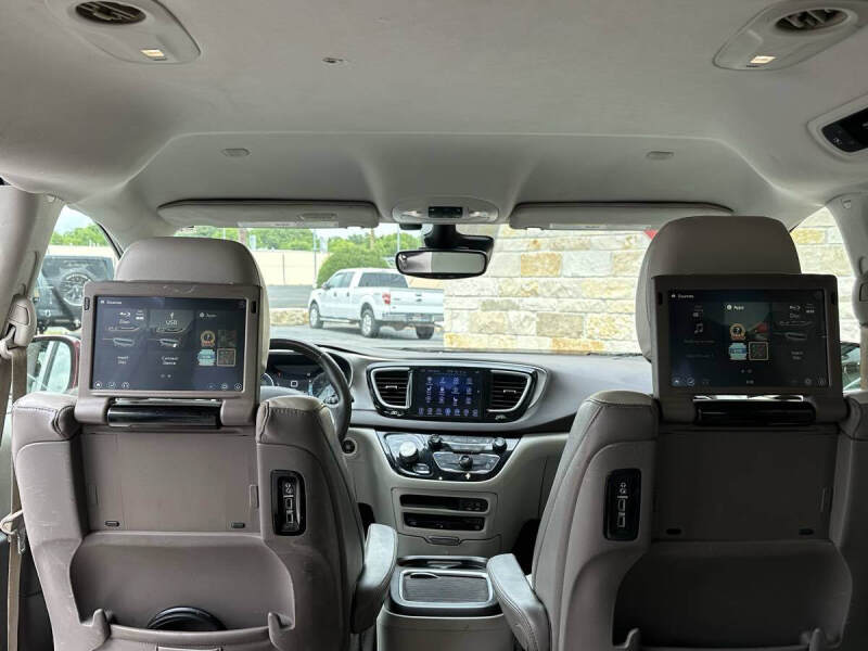 2017 Chrysler Pacifica Touring-L Plus