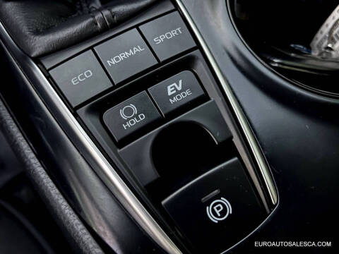 2019 Toyota Camry Hybrid LE